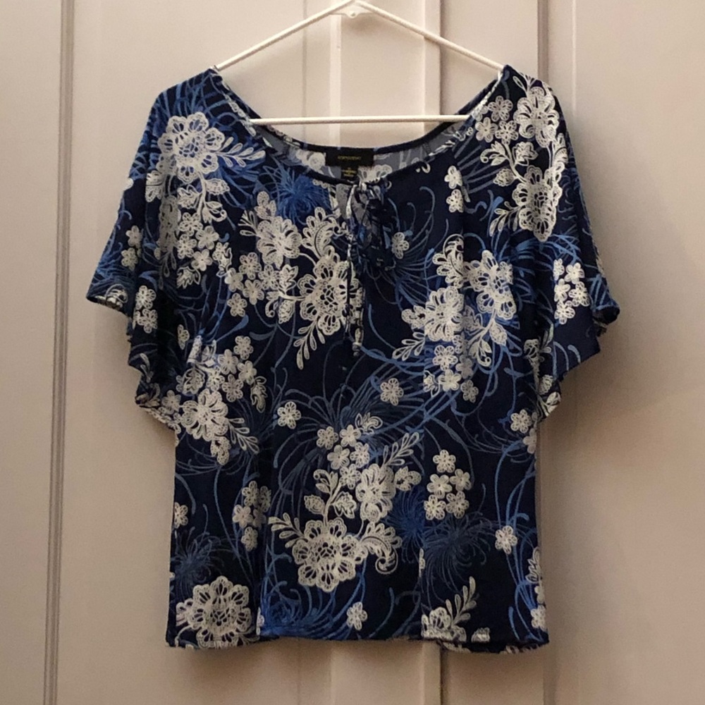 Floral blouse.